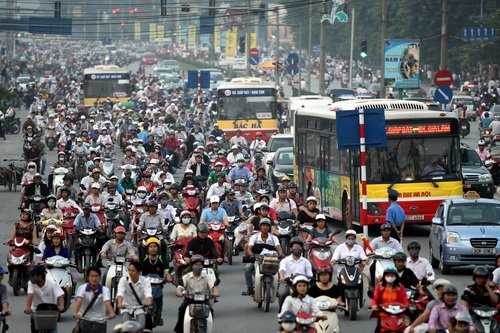 tin-tai-nan-giao-thong-moi-nhat-114-chay-xe-lien-hoan-o-thanh-hoa-xe-tai-danh-roi-bia-o-sai-gon-nguoi-dan-lao-ra-hoi