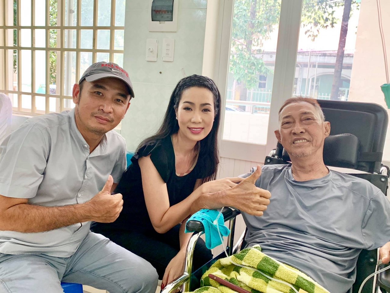 nghe-si-le-binh-bi-hoai-tu-nua-than-duoi-suc-khoe-yeu-di