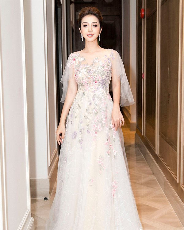sao-viet-hom-nay-soobin-hoang-son-xuat-hien-khac-la-giua-nghi-ngo-phau-thuat-tham-my