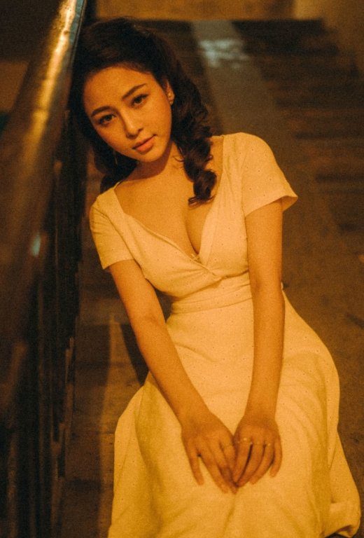 hot-girl-tram-anh-nguoi-ta-moi-toi-di-khach-xin-gia-truc-tiep