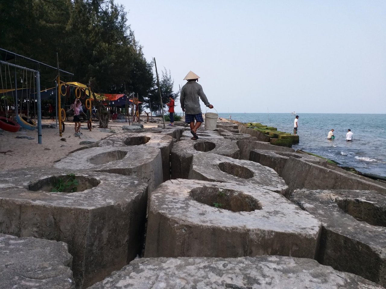 me-man-bai-da-reu-xanh-o-mot-noi-kha-gan-hue