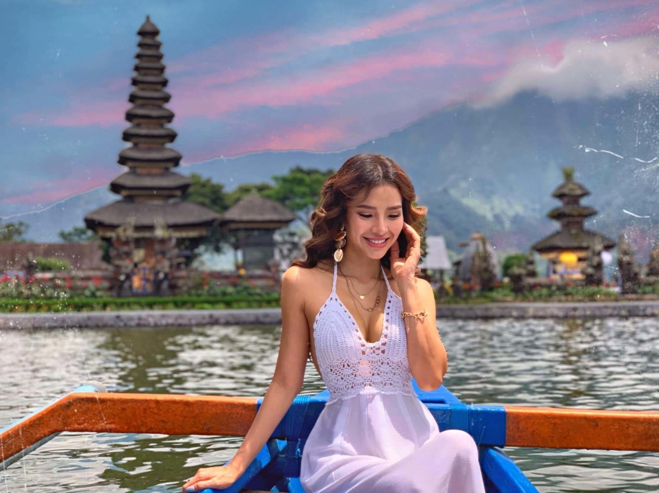Bị chê phản cảm, Phương Trinh Jolie đáp: Đâu phải kín đáo mới là 'gái ngoan'