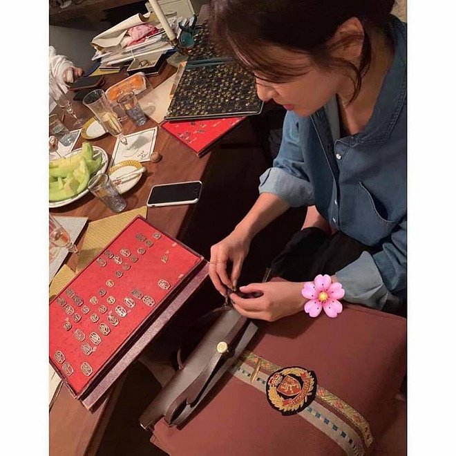 song-hye-kyo-kheo-leo-the-hien-tinh-yeu-voi-song-joong-ki-nhu-cau-tra-loi-mot-lan-nua-cho-tin-don-ly-hon