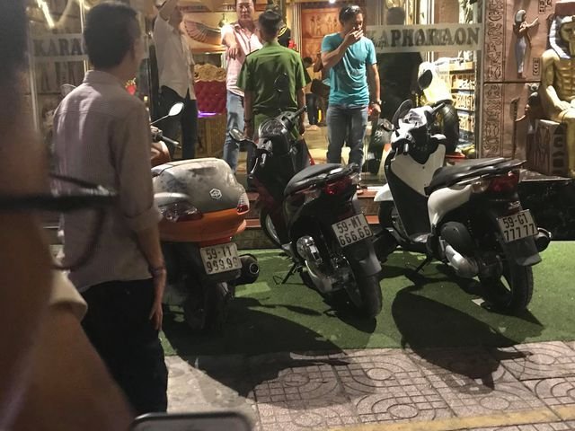 Phúc XO khai toàn bộ số vàng đeo trên người là giả, xe ngũ quý cũng biển giả Phúc XO khai toàn bộ số vàng đeo trên người là giả, xe ngũ quý cũng biển giả