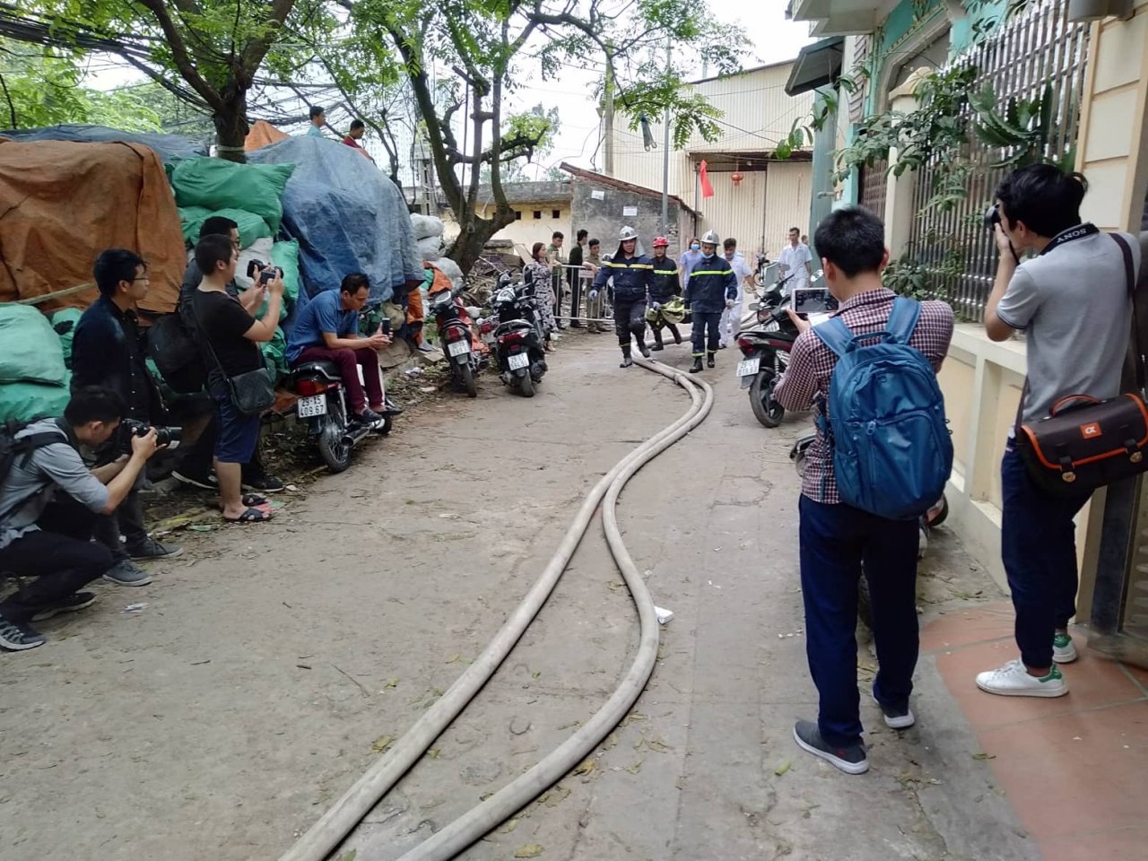 truc-tiep-chay-lon-o-ha-noi-xac-dinh-danh-tinh-8-nan-nhan-co-4-nguoi-trong-mot-gia-dinh