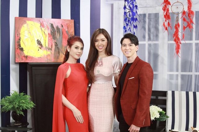 Những cuộc tình trái ngang của mỹ nhân đồng tính kế vị Hương Giang Idol