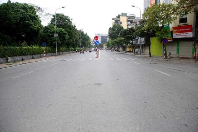 Hà Nội: Nhiều tuyến phố trung tâm vắng hoe, yên ả trong ngày đầu tiên nghỉ lễ