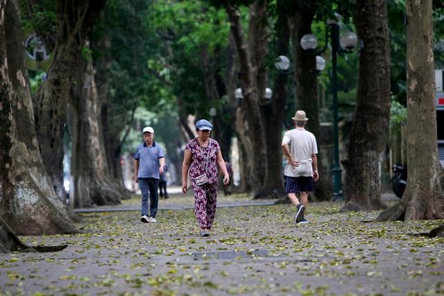 Hà Nội: Nhiều tuyến phố trung tâm vắng hoe, yên ả trong ngày đầu tiên nghỉ lễ