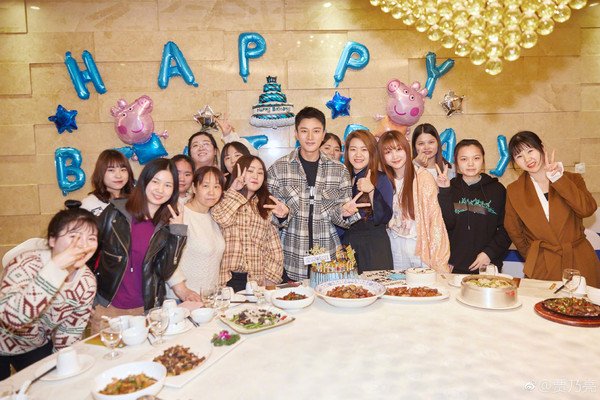 fan-xot-xa-khi-gia-nai-luong-don-sinh-nhat-ma-khong-co-vo-con-ben-canh