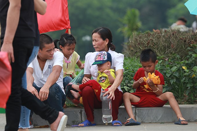 hang-van-nguoi-do-ve-den-hung-truoc-ngay-gio-to