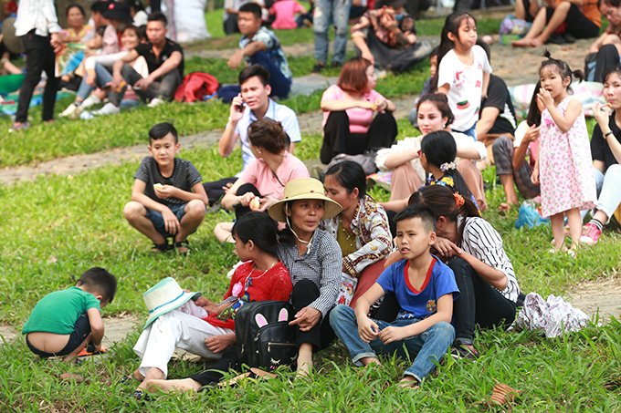 hang-van-nguoi-do-ve-den-hung-truoc-ngay-gio-to