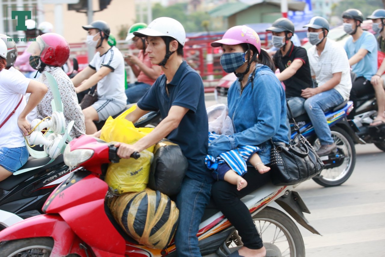 ngay-dau-tien-ky-nghi-le-giao-thong-di-chuyen-de-tho-ra-khoi-thu-do