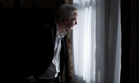 Từ vị khách được bảo vệ, ông trùm WikiLeaks đã 'thất sủng' thế nào?