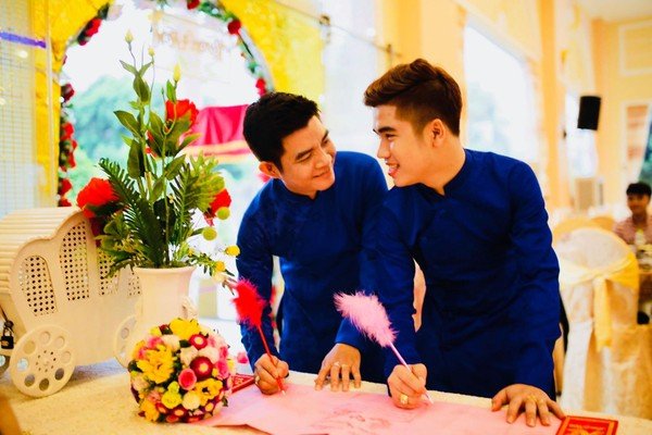 Sau 1 năm tìm hiểu họ quyết định về chung một nhà.