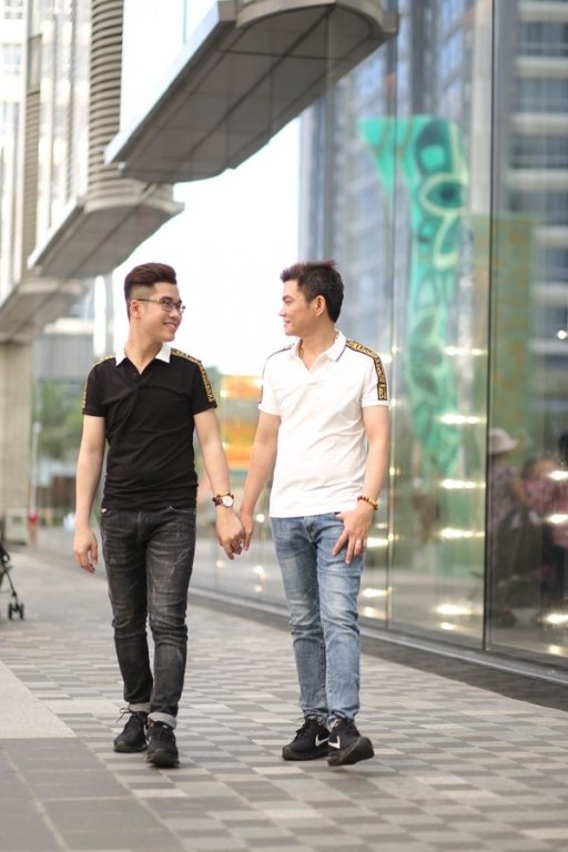 Nắm tay nhau trên đoạn đường gian nan phía trước.