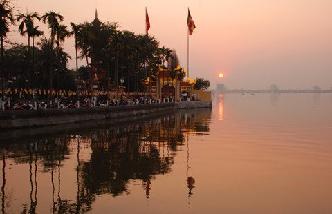 Hồ Tây thơ mộng trong lòng Hà Nội