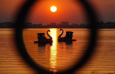 Hồ Tây thơ mộng trong lòng Hà Nội