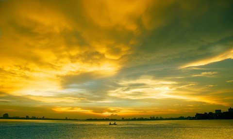 Hồ Tây thơ mộng trong lòng Hà Nội