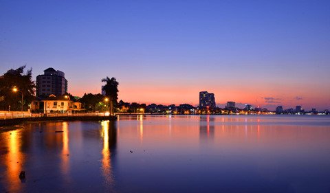 Hồ Tây thơ mộng trong lòng Hà Nội