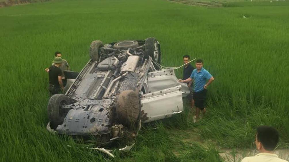 tin-tai-nan-giao-thong-moi-nhat-164-o-to-khach-va-cham-lien-hoan-duong-pho-un-tac-sau-nghi-le