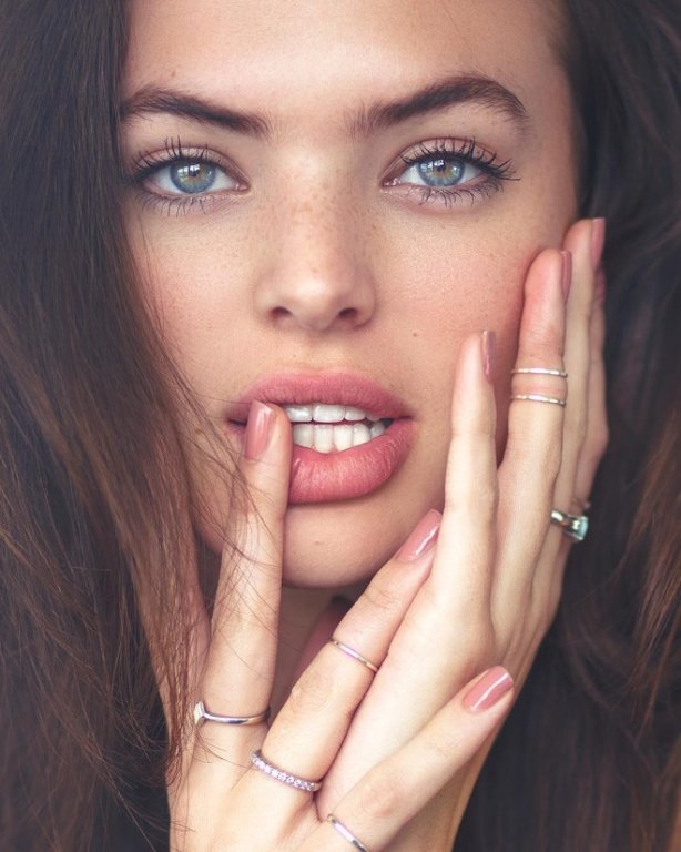 ve-dep-ruc-ro-cua-my-nhan-victorias-secret-vua-den-vn-tham-hhen-nie