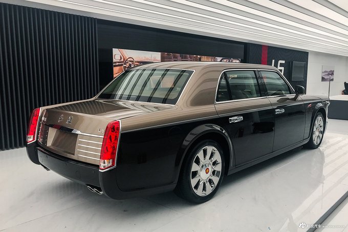 L5 2019 nằm trang trọng tại gian hàng của Hongqi ở triển lãm ôtô Thượng Hải, Trung Quốc. Hiện tại hãng xe Trung Quốc chưa công bố giá của L5 2019.