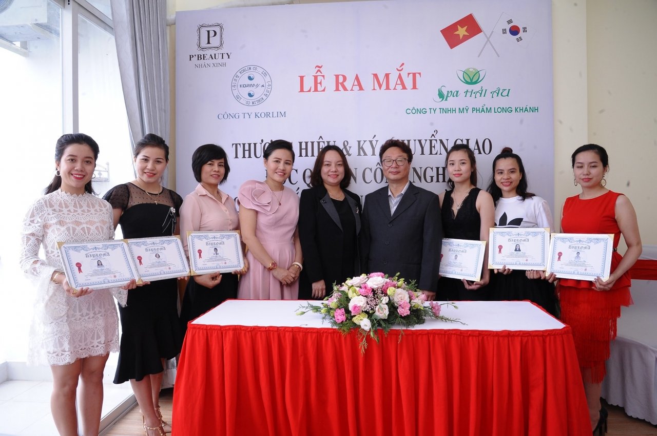 chuyen-gia-tri-mun-ngo-thanh-thuy-cham-soc-da-mat-la-mot-hanh-trinh-dai