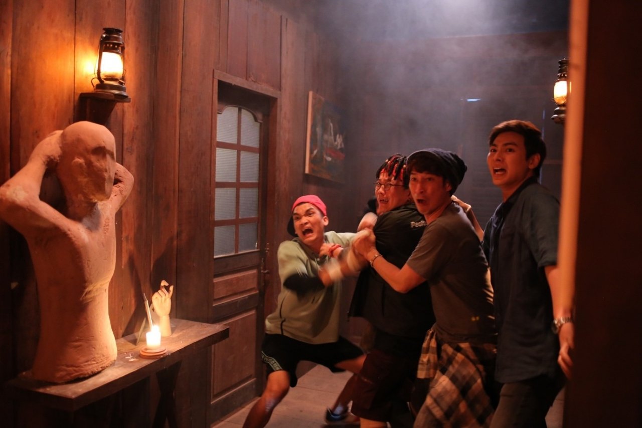 lat-mat-4-thu-60-ty-dong-sau-4-ngay-ra-rap