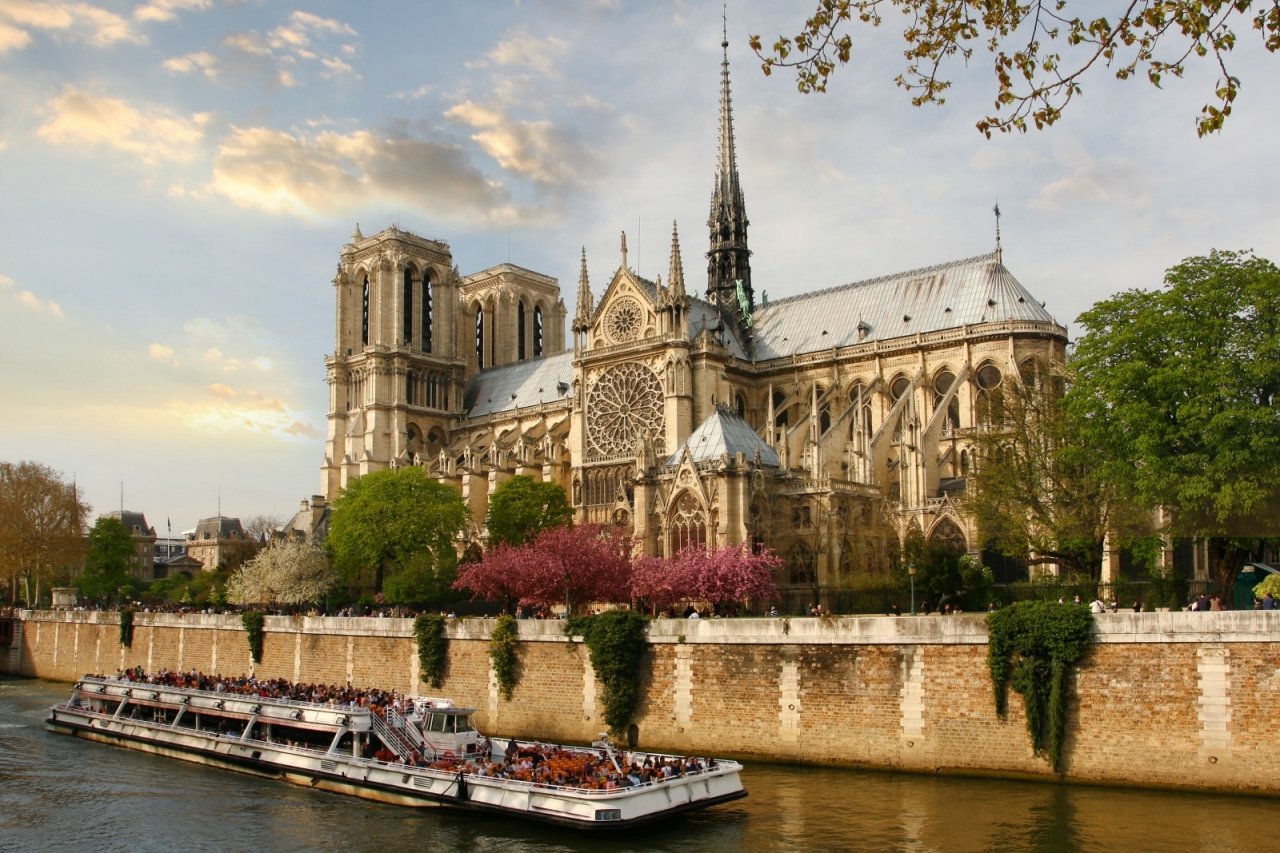 nha-tho-duc-ba-bieu-tuong-nghin-nam-cua-thanh-pho-paris