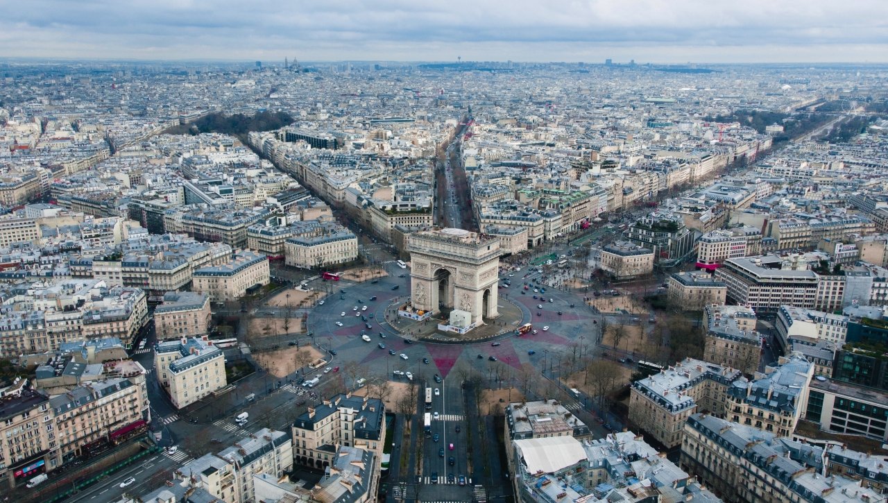 nha-tho-duc-ba-dong-cua-roi-nhung-toi-paris-ban-van-co-nhieu-dia-danh-khong-the-bo-qua