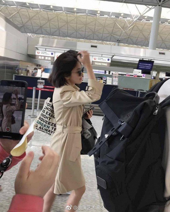 song-hye-kyo-khien-fan-lo-lang-vi-sut-can-va-van-khong-chiu-deo-nhan-cuoi