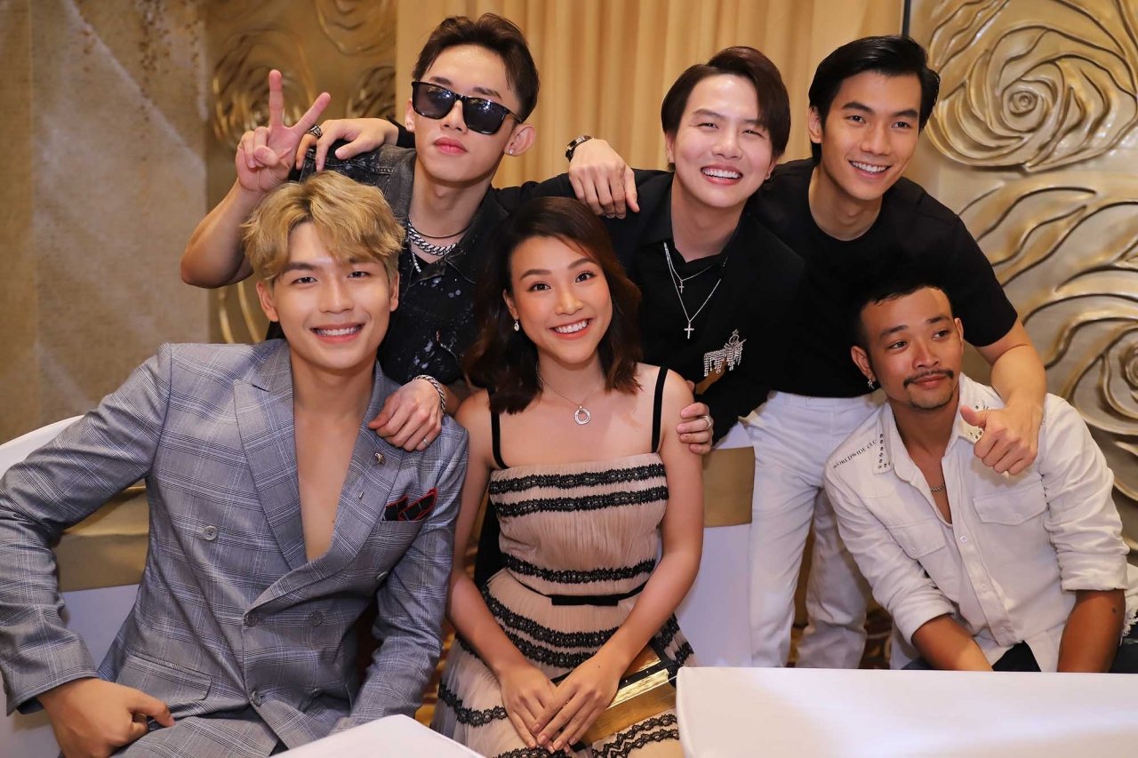dung-khung-uoc-hen-mua-thu-danh-cho-thanh-xuan-cua-cac-chang-trai-co-gai-va-lgbt