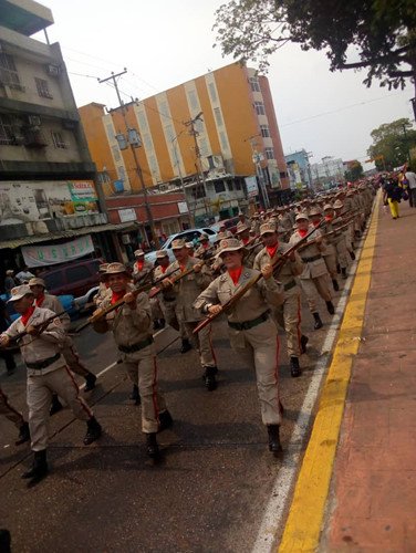 Hoành tráng đạo quân nửa triệu người Venezuela diễu binh
