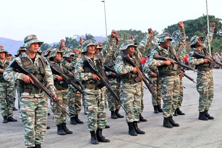 Hoành tráng đạo quân nửa triệu người Venezuela diễu binh