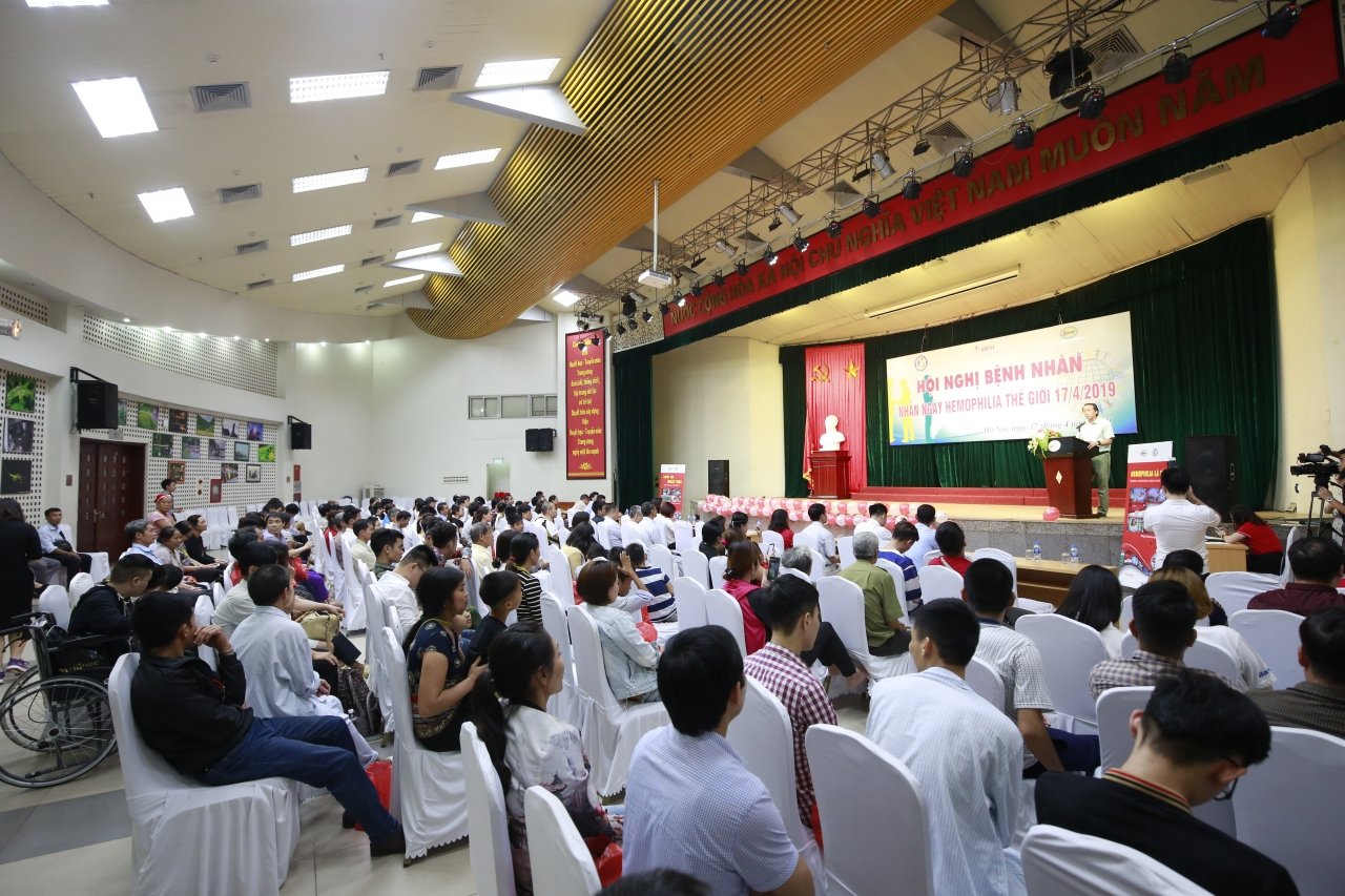 Tại Việt Nam, theo ước tính có trên 6,200 người mắc hemophilia .