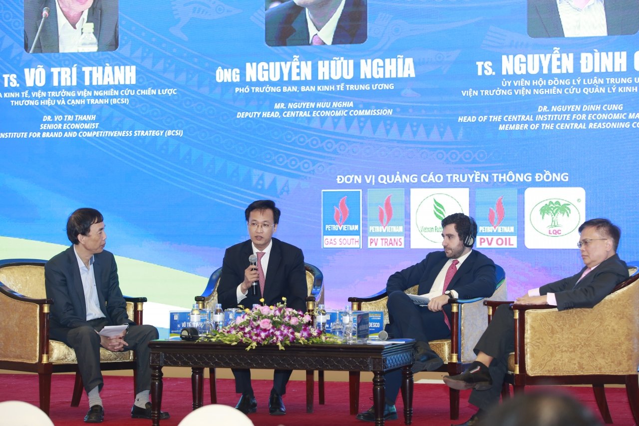 Diễn đàn Thương hiệu Việt Nam năm 2019 chia ra hai phiên chính, tập trung trao đổi về chiến lược và giải pháp phát triển Thương hiệu quốc gia Việt Nam trong giai đoạn mới. Phiên thứ nhất trao đổi, thảo luận về “Định hướng Chương trình Thương hiệu quốc gia Việt Nam với sự tham gia của các chuyên gia trong và ngoài nước, chia sẻ kinh nghiệm xây dựng và quảng bá thương hiệu các quốc gia Đức, Pháp, Italy, Hàn Quốc. 