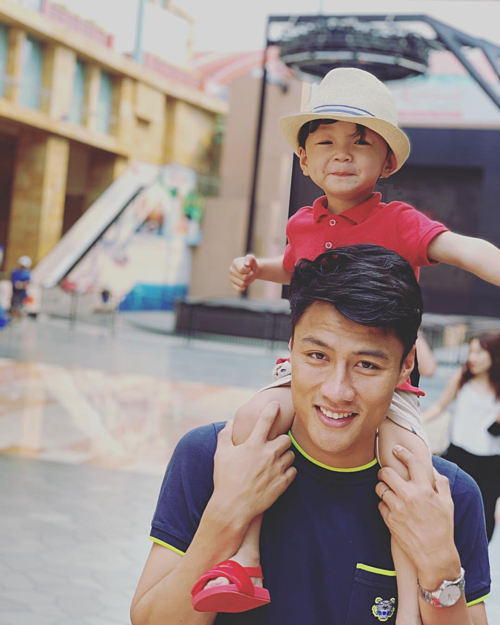 Khoảnh khắc bình yên của Mạc Hồng Quân và con trai Cu Tỏi.