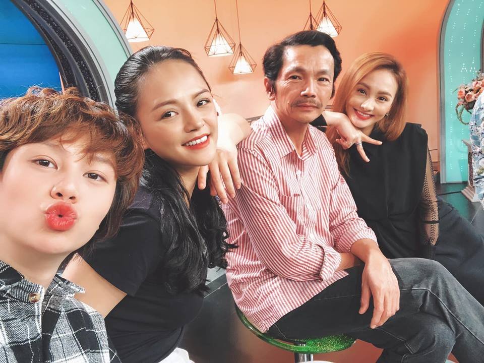 Nữ diễn viên Thu Quỳnh chia sẻ hình ảnh cùng dàn diễn viên phim