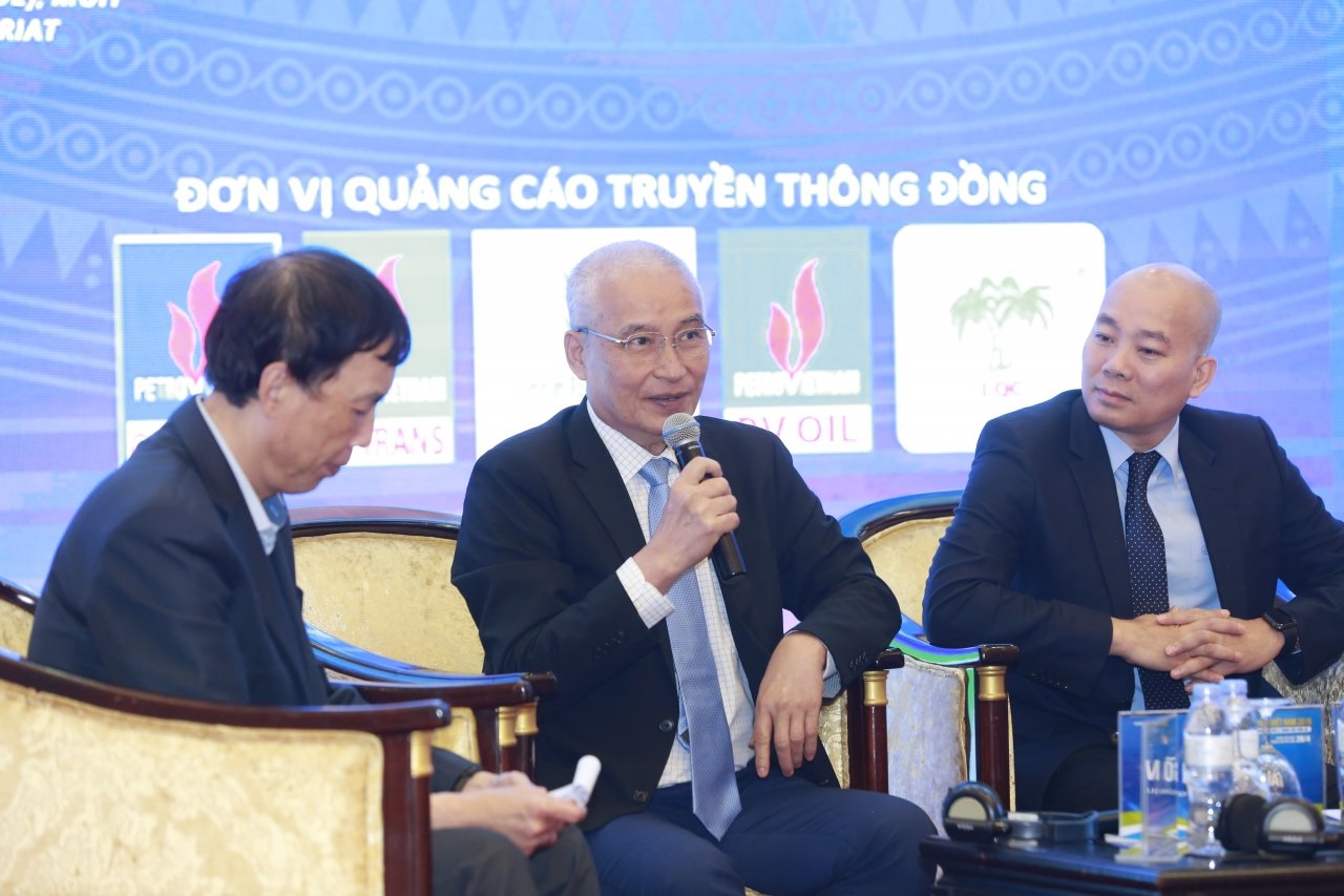 Các lãnh đạo doanh nghiệp chỉ ra tỷ lệ thành công 'chỉ 20% so với 80%' thất bại khi đưa thương hiệu ra thị trường, từ đó có thể thấy xây dựng thương hiệu chưa bao giờ là việc dễ dàng. Câu chuyện của Tân Hiệp Phát được Coca-Cola sẵn sàng mua lại với giá hơn 2 tỷ USD nhưng quyết tâm không bán là ví dụ điển hình về xây dựng thương hiệu Việt. Nhưng nếu chỉ nói thành công và giá trị 'thương hiệu quốc gia Tân Hiệp Phát' hiện nay là chưa đủ. Thành công đó không tự nhiên có, mà phải vượt qua được rất nhiều khó khăn.