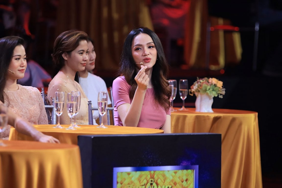 huong-giang-nguyen-o-tu-chung-than-voi-soai-ca-bo-cong-an