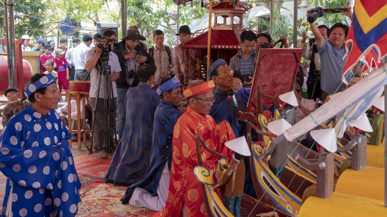 hang-nghin-nguoi-dan-huyen-dao-ly-son-tuong-nho-doi-hung-binh-hoang-sa