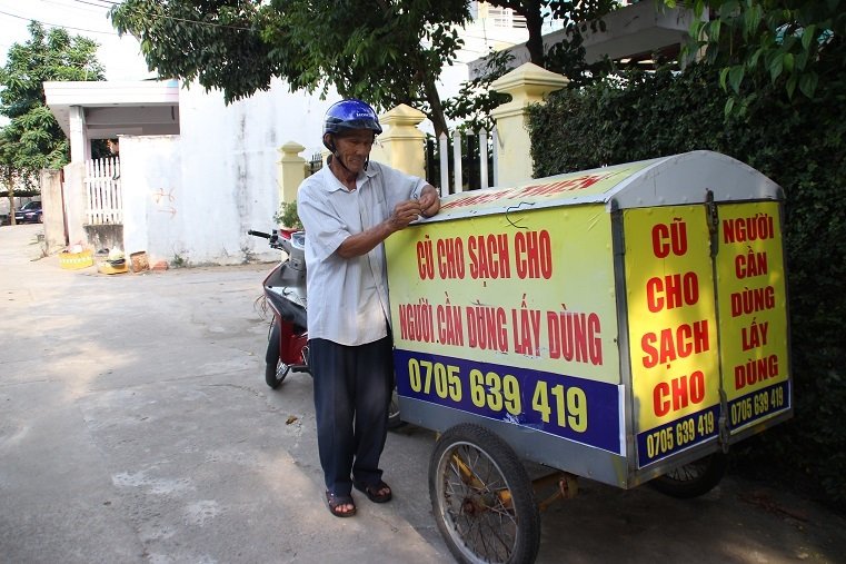 hanh-dong-lay-dong-trieu-trai-tim-cua-cu-ong-80-tuoi