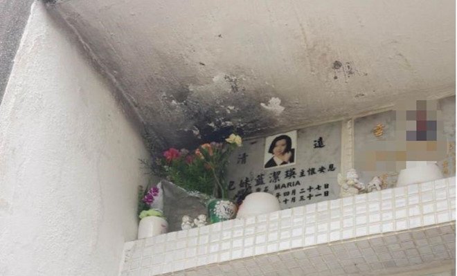Bia mộ của Lam Khiết Anh bị vấy bẩn, không người thăm nom