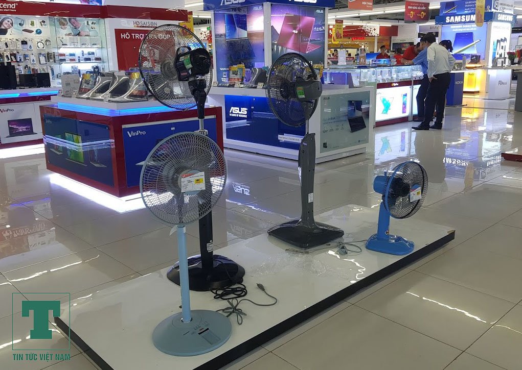 Các loại quạt điện với mức giá tầm trung là sự lựa chọn của nhiều người dân.