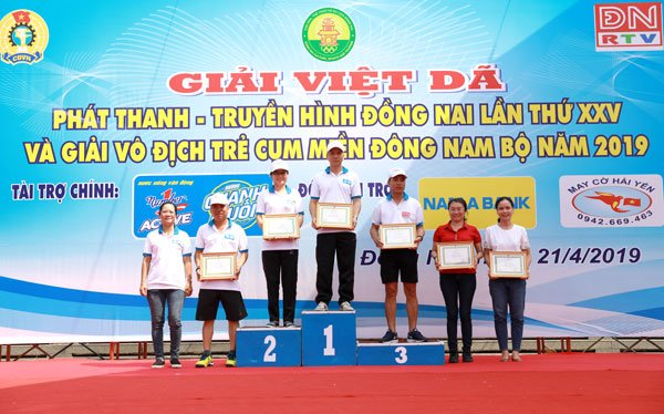 hon-2000-Ban tổ chức trao giải cho các đơn vị giành thứ hạng cao nội dung chạy đều tập thể khối cơ quan công đoàn viên chức, các trường chuyên nghiệp.nguoi-tham-du-giai-viet-da-truyen-hinh-dong-nai-lan-thu-25-do-number-1-active-chanh-muoi-tai-tro