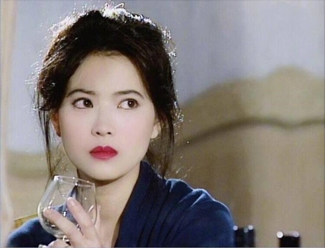 Bia mộ của Lam Khiết Anh bị vấy bẩn, không người thăm nom