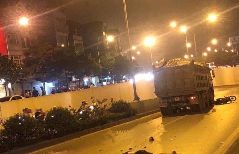 tin-tai-nan-giao-thong-moi-nhat-234-tai-xe-o-to-bo-tron-sau-khi-keo-le-be-trai-xe-dien-dam-tu-vong-nguoi-cho-rac