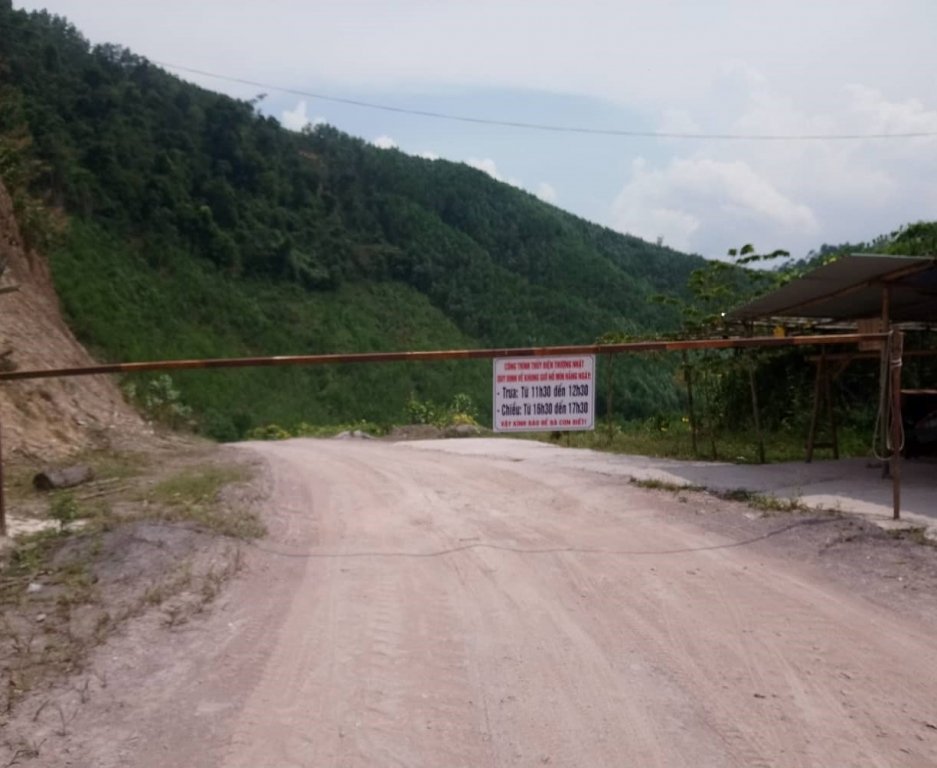 hang-chuc-ngoi-nha-dan-bong-xuat-hien-vet-nut-nghi-do-no-min-lam-thuy-dien