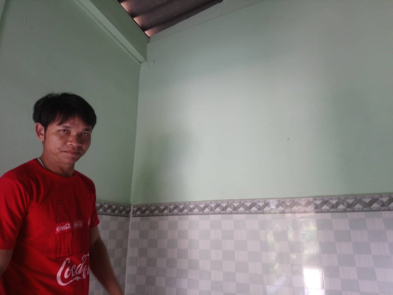 hang-chuc-ngoi-nha-dan-bong-xuat-hien-vet-nut-nghi-do-no-min-lam-thuy-dien