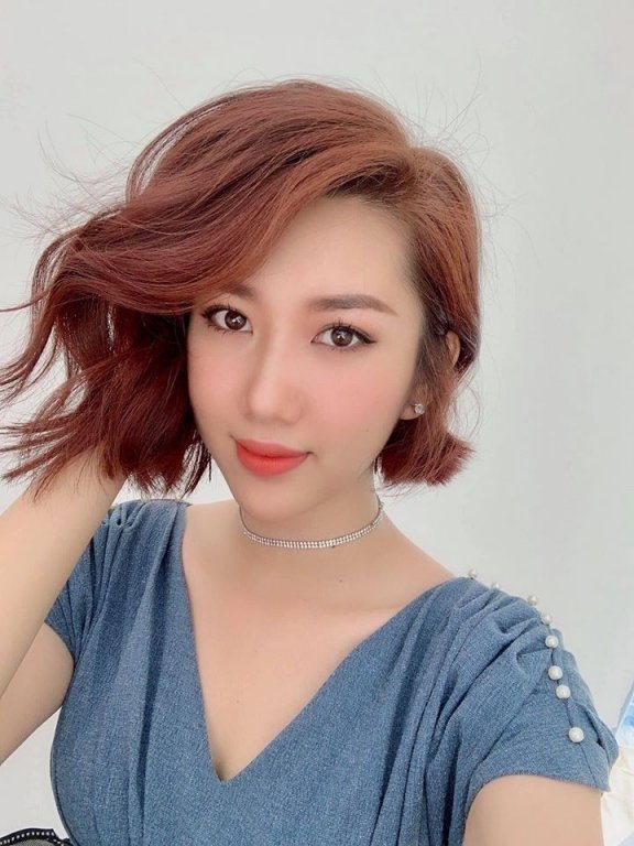 Thúy Ngân chia sẻ hình ảnh trẻ trung, gửi lời chúc ngày mới tràn đầy năng lượng tới khán giả.